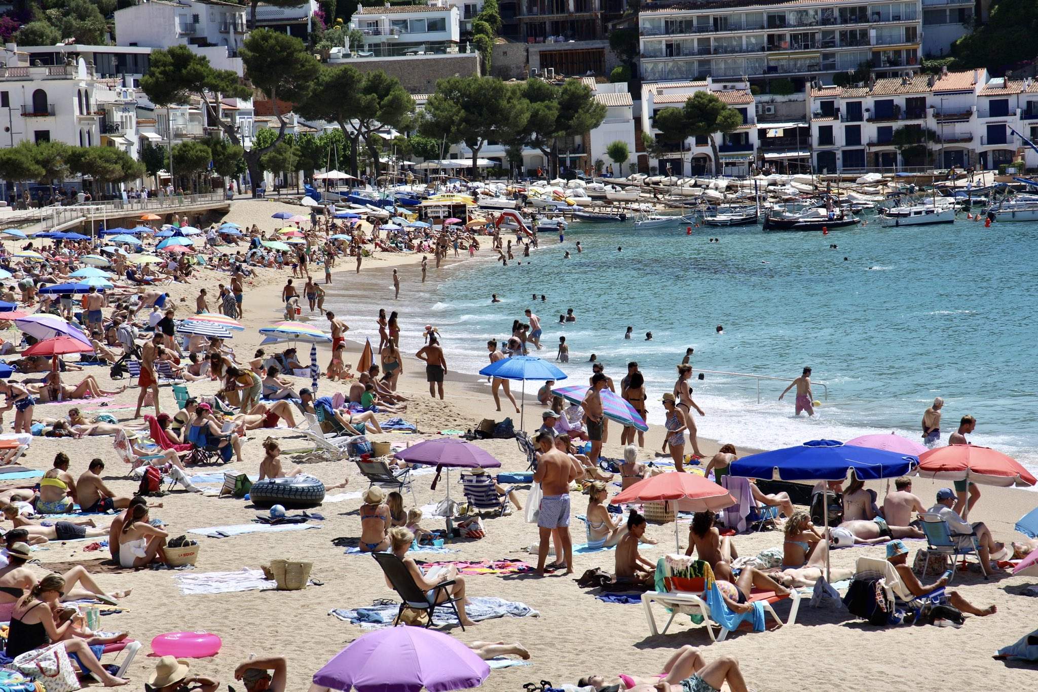 Temps de platja a Catalunya: l'estiu encara ha d'ensenyar la versió més implacable