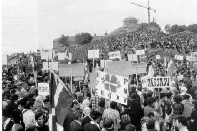 Primer Alderdi Eguna (Día de la Patria vasca) después de la dictadura franquista. Aralar, 1977. Fuente Eusko Ikaskuntza