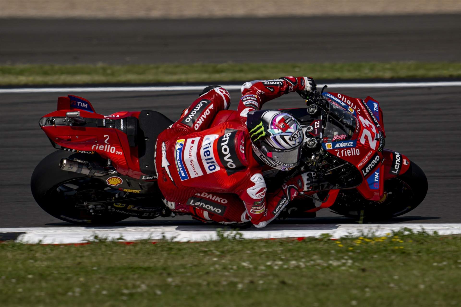 Enea Bastianini vuelve a volar sobre Silverstone y completa el doblete por delante de Jorge Martín