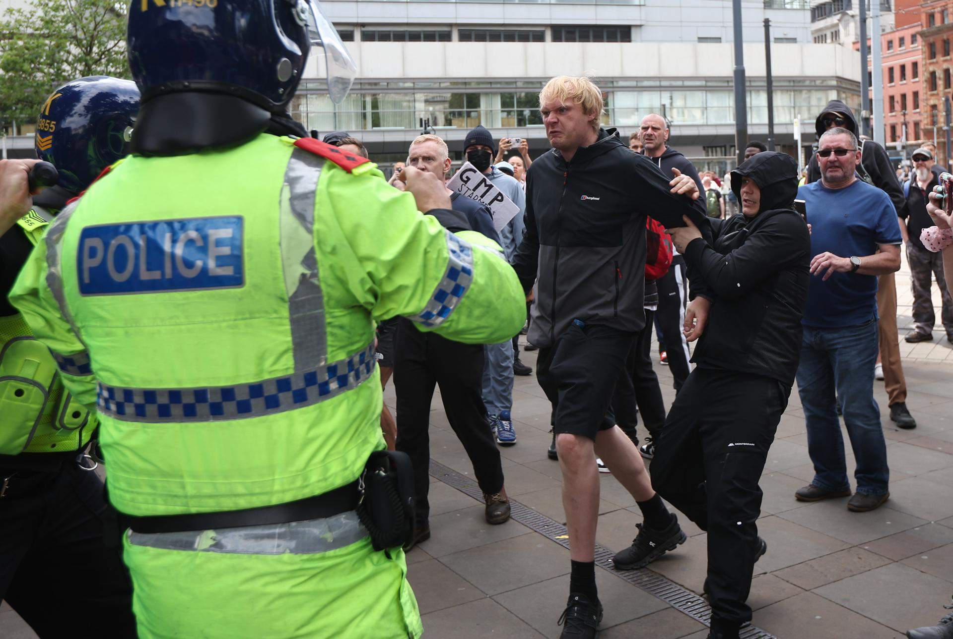Todos los puntos calientes de la violencia de la extrema derecha en Reino Unido | VÍDEOS