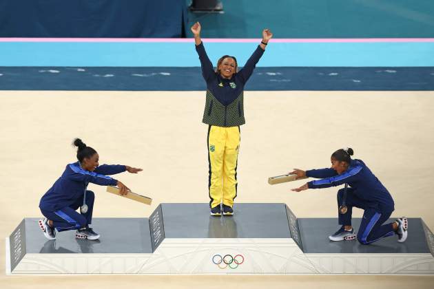 Simone Biles i Rebeca Andrade en els Jocs Olimpicos de Paris / Foto: @Olympics