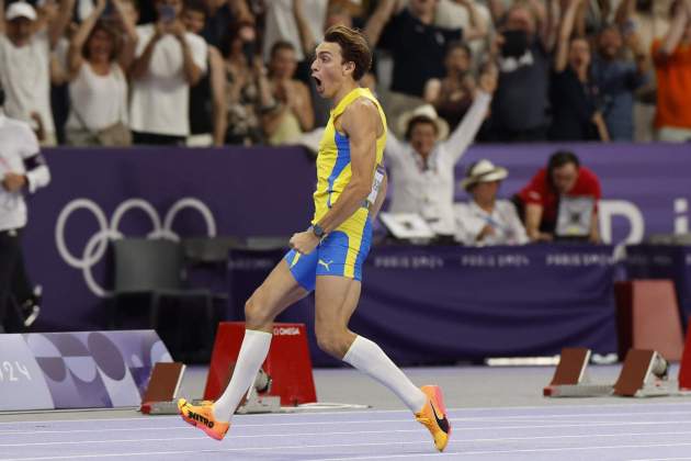 Duplantis celebra durante los Juegos Olimpicos de Paris / Foto: EFE