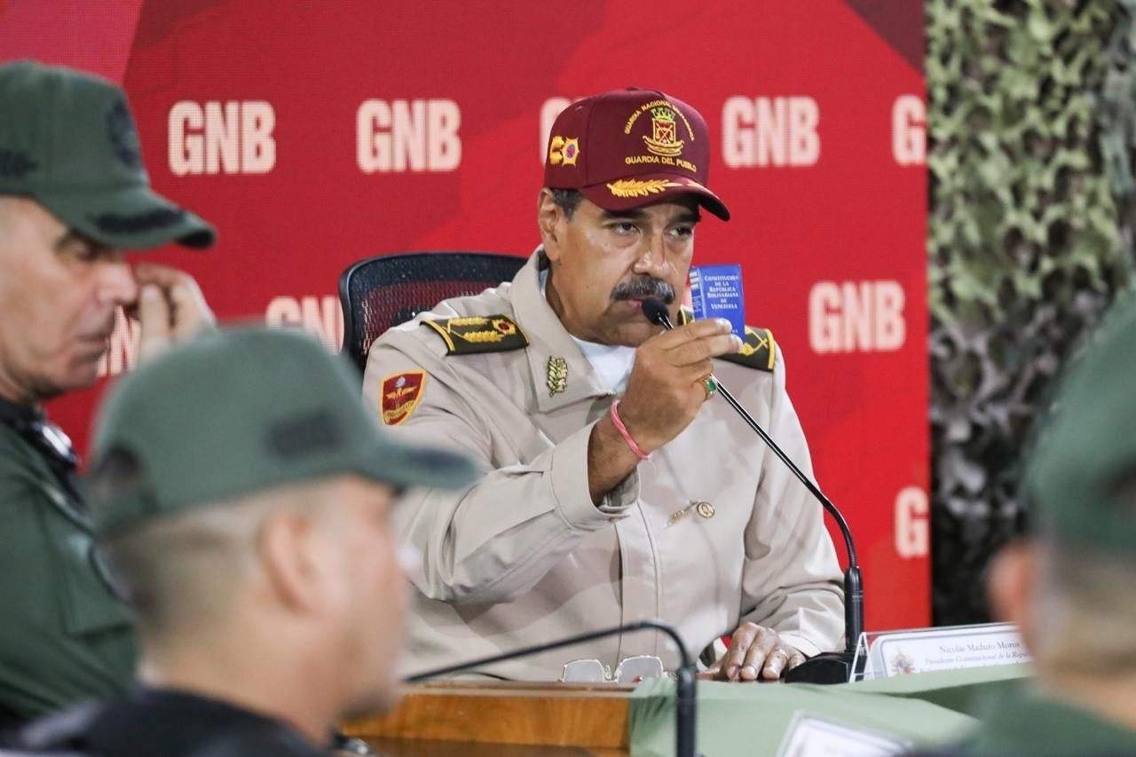 Nicolás Maduro se desinstala WhatsApp en directo y pide a sus seguidores que lo hagan