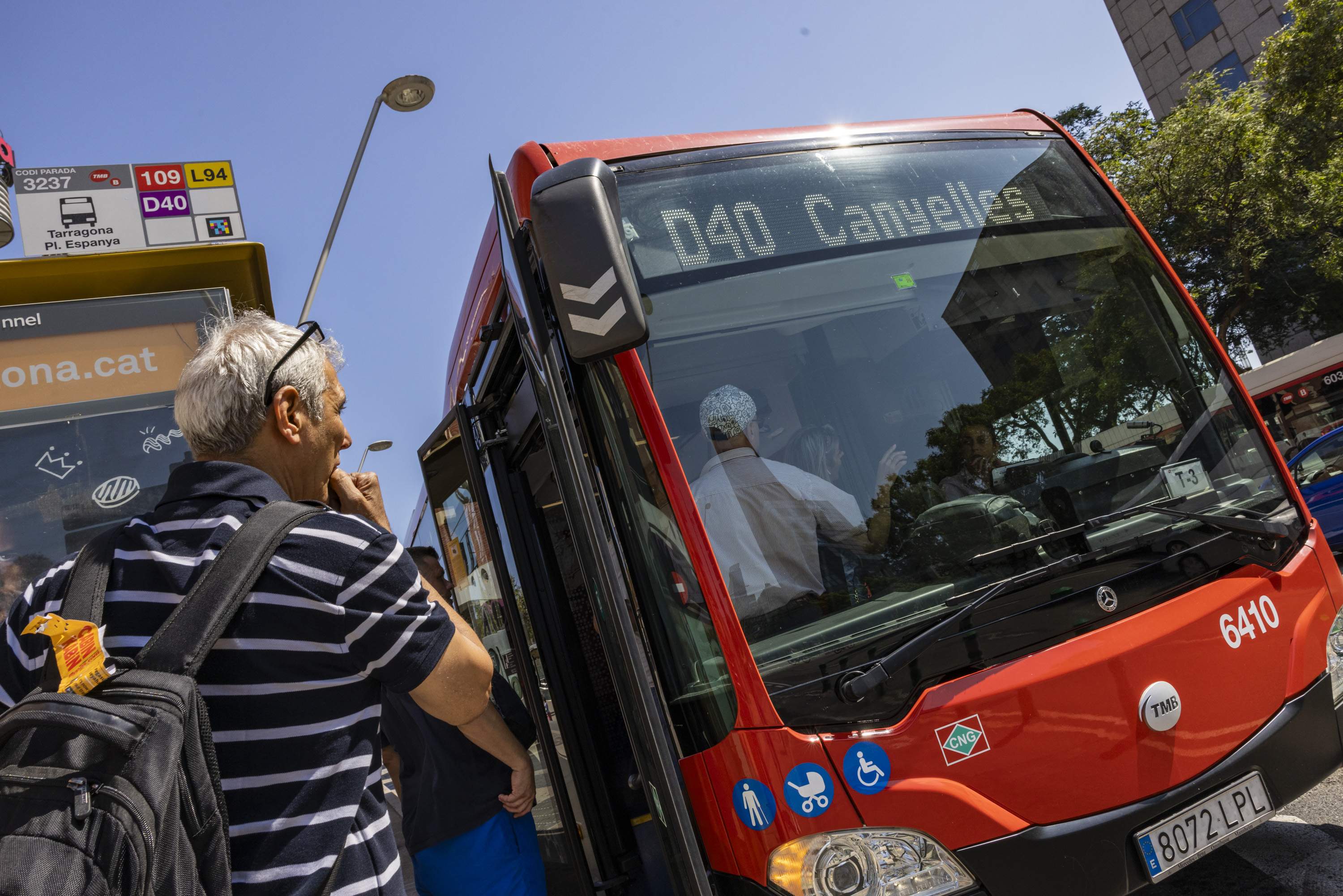 La meitat dels passatgers de bus que cometen frau a Barcelona porten bitllet, però no el validen