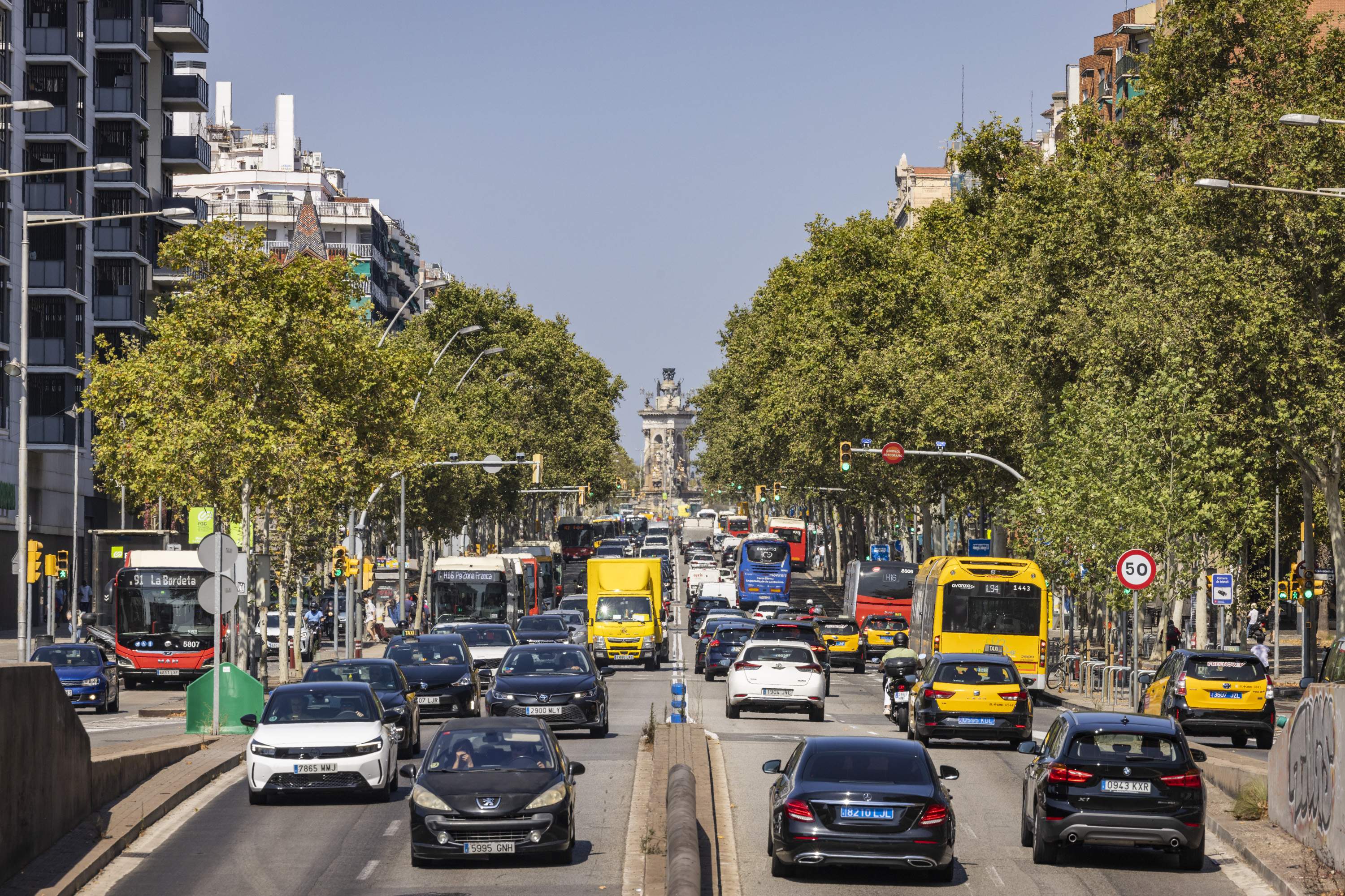 La estrategia de movilidad en Barcelona para 2030 no prevé peaje urbano ni zona azul para motos