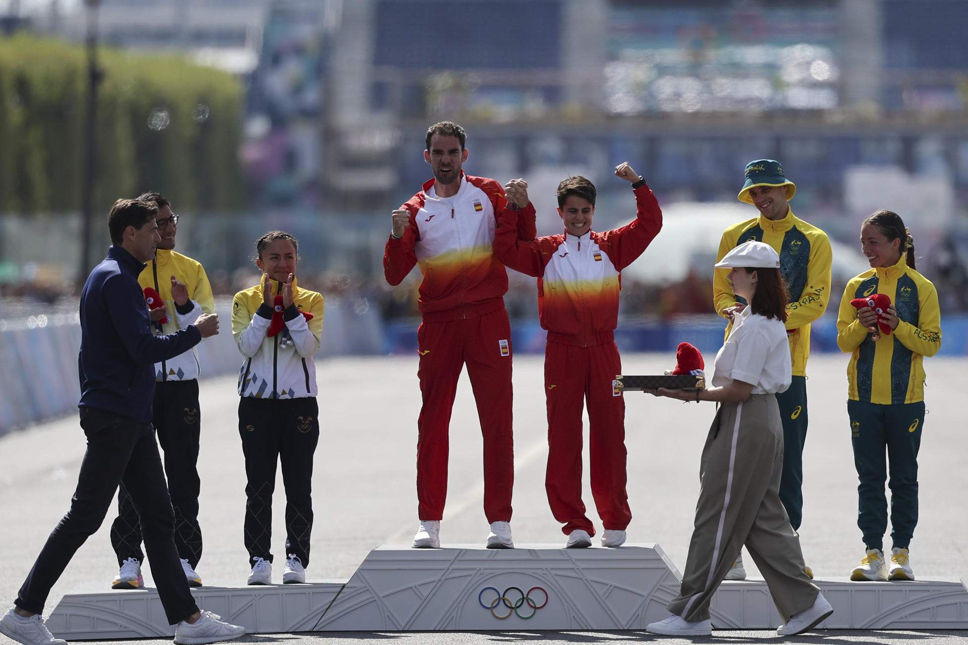 María Pérez y Álvaro Martín triunfan en el relevo mixto de marcha y suman el segundo oro español en París