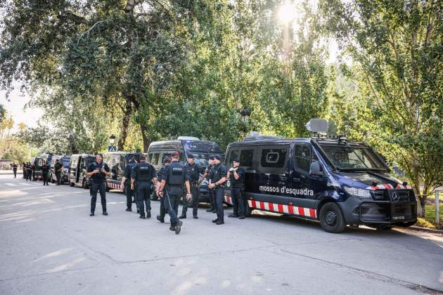 Els Mossos blinden el passeig Lluís Companys (Montse Giralt) 1