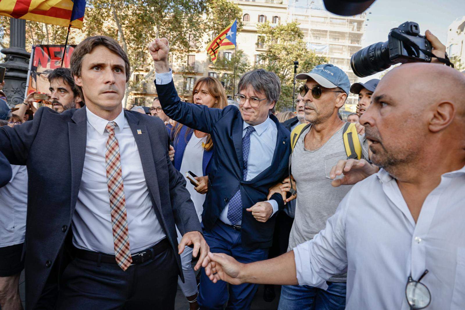 Puigdemont apareix a Barcelona després de gairebé set anys d'exili: "Encara som aquí"