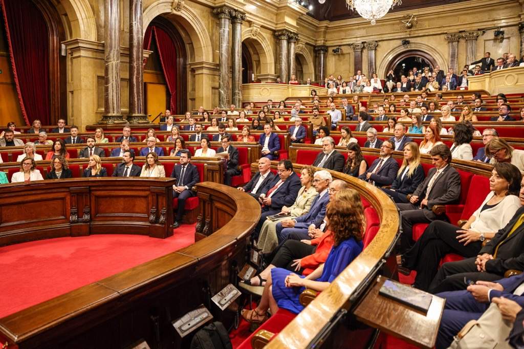 Comença el ple d'investidura sense Carles Puigdemont a l'hemicicle