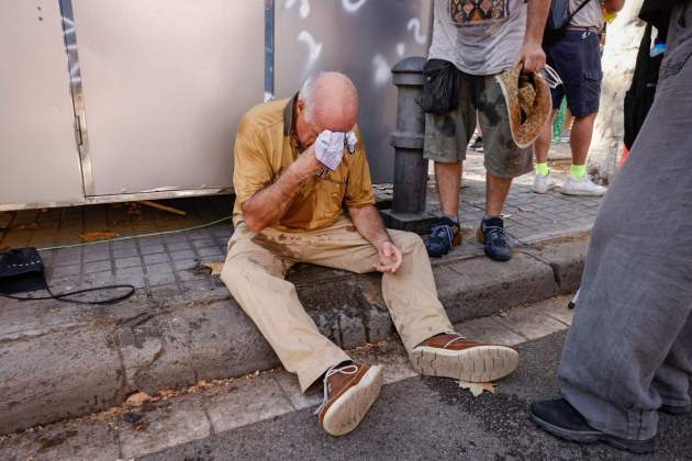 Mossos Esquadra disolen amb porres i gas pebre manifestants rebuda Puigdemont intenten accedir Ciutadella Carlos Baglietto