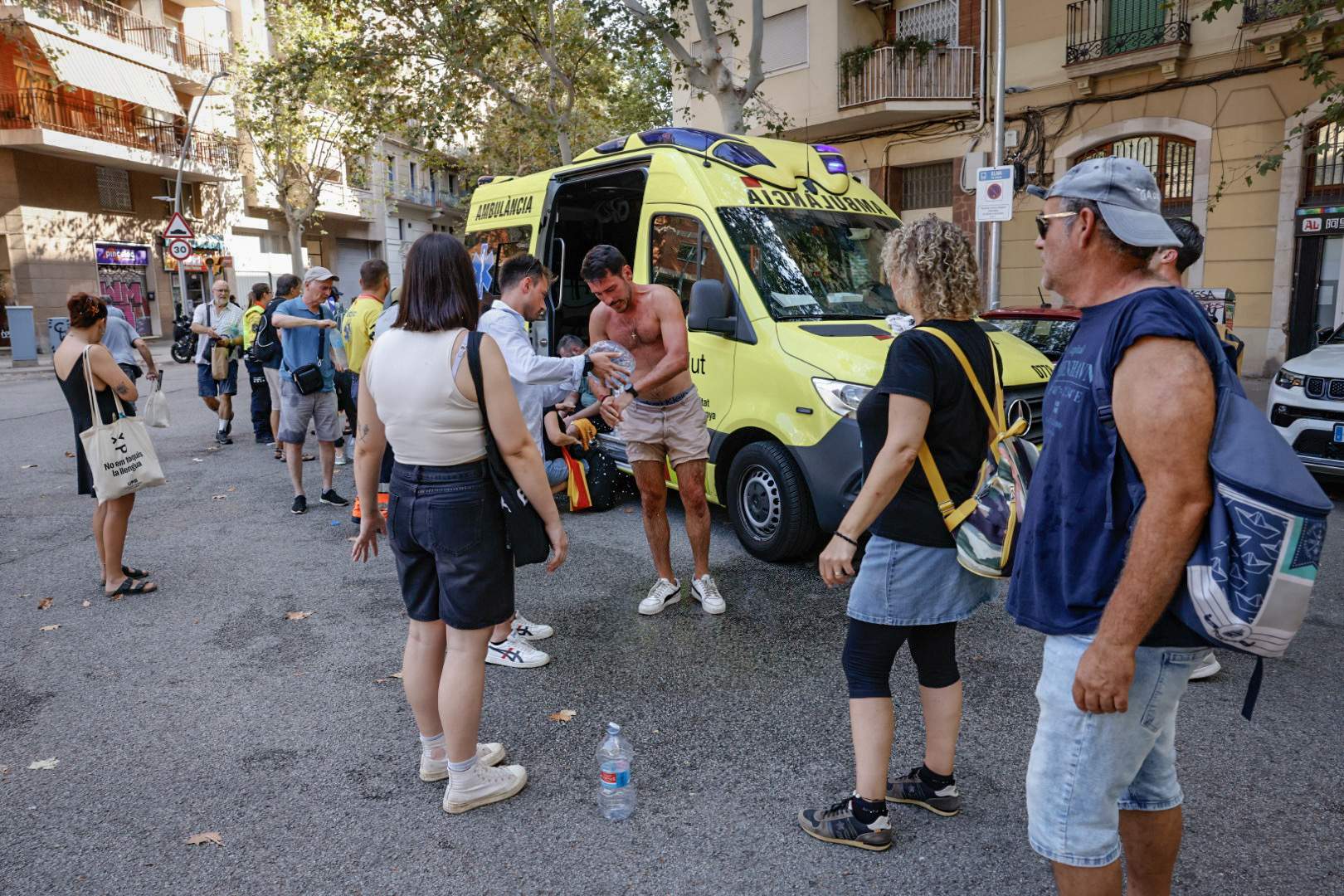 Manifestans entrant a Ciutadella Carlos Baglietto