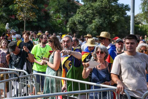 El manifestants independentistes entre al parc de la Ciutadella. Montse Giralt