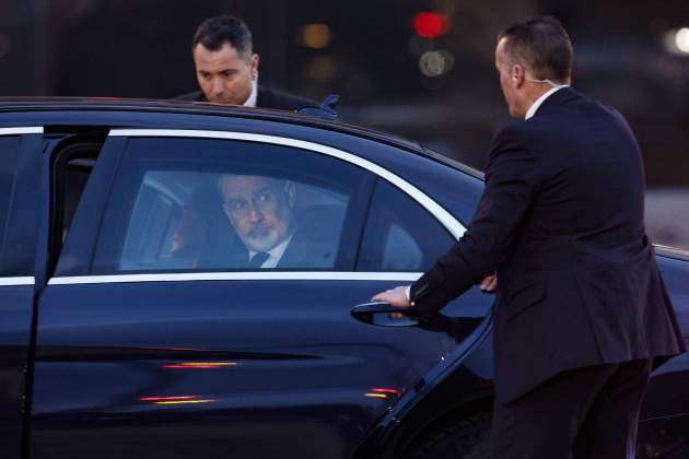 Felipe VI en el coche oficial