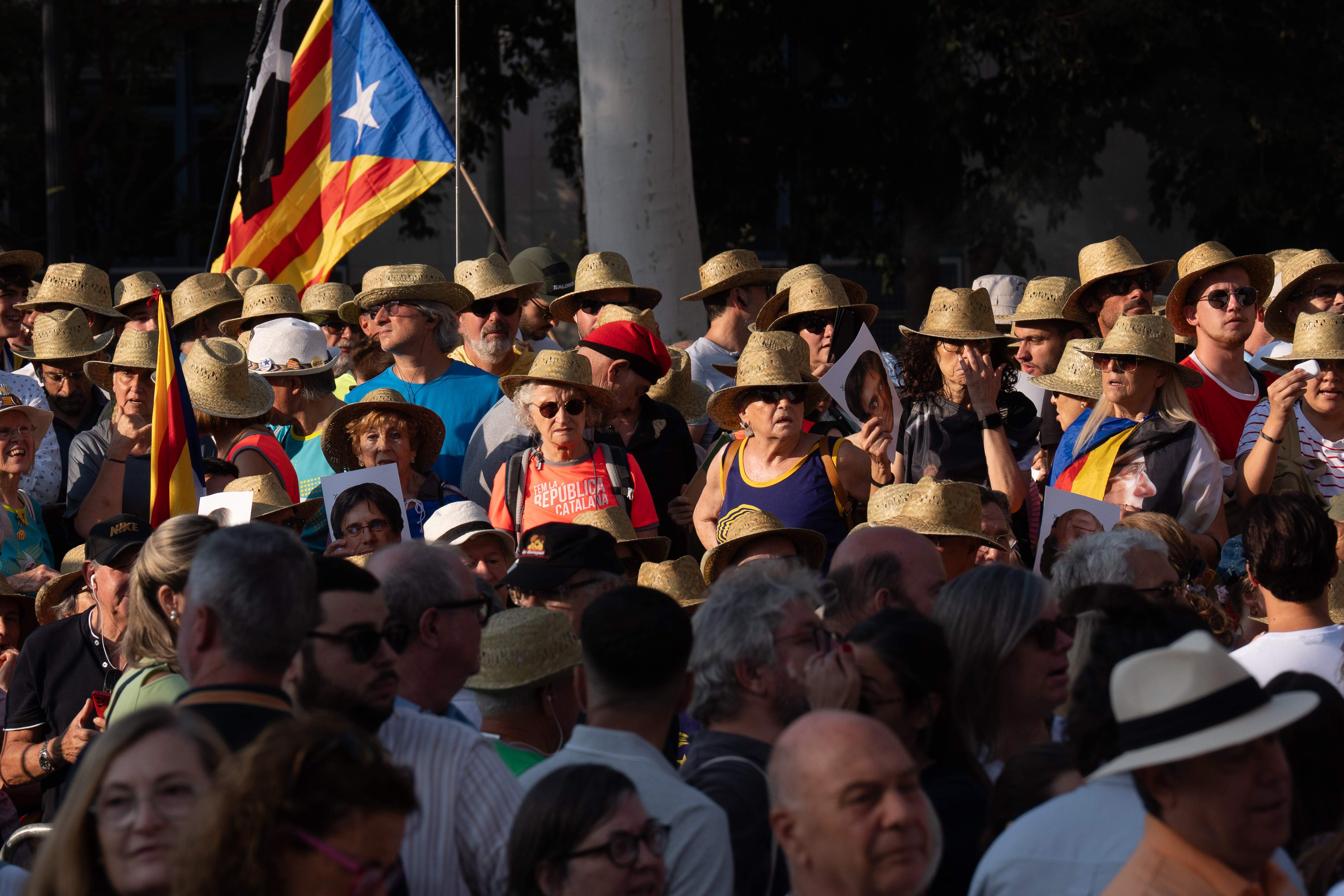 La història de la cadira de rodes al cotxe blanc i el mosso que va poder detenir Puigdemont