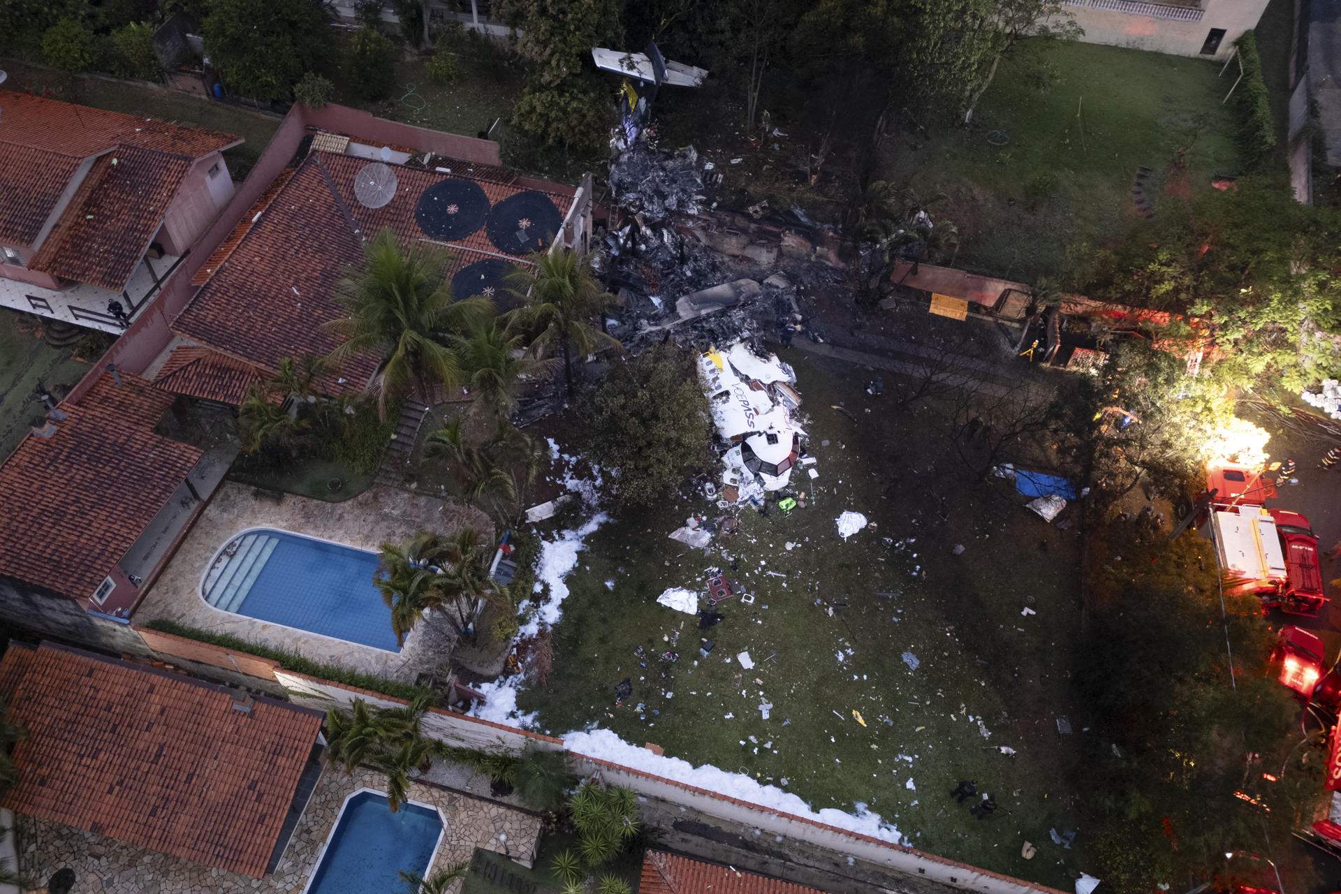 Un avión se estrella en una zona residencial en Brasil y mueren las 61 personas a bordo