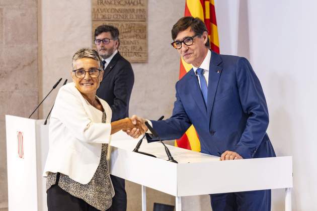 La nueva consejera|consellera de Salud, Olga Pané, con el presidente Illa / Foto: Carlos Baglietto