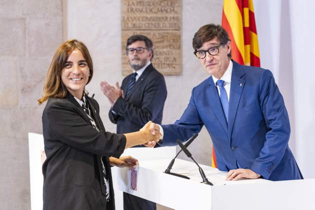 La consejera|consellera de Investigación|Búsqueda y Universidades, Núria Montserrat, con el presidente Illa / Foto: Carlos Baglietto