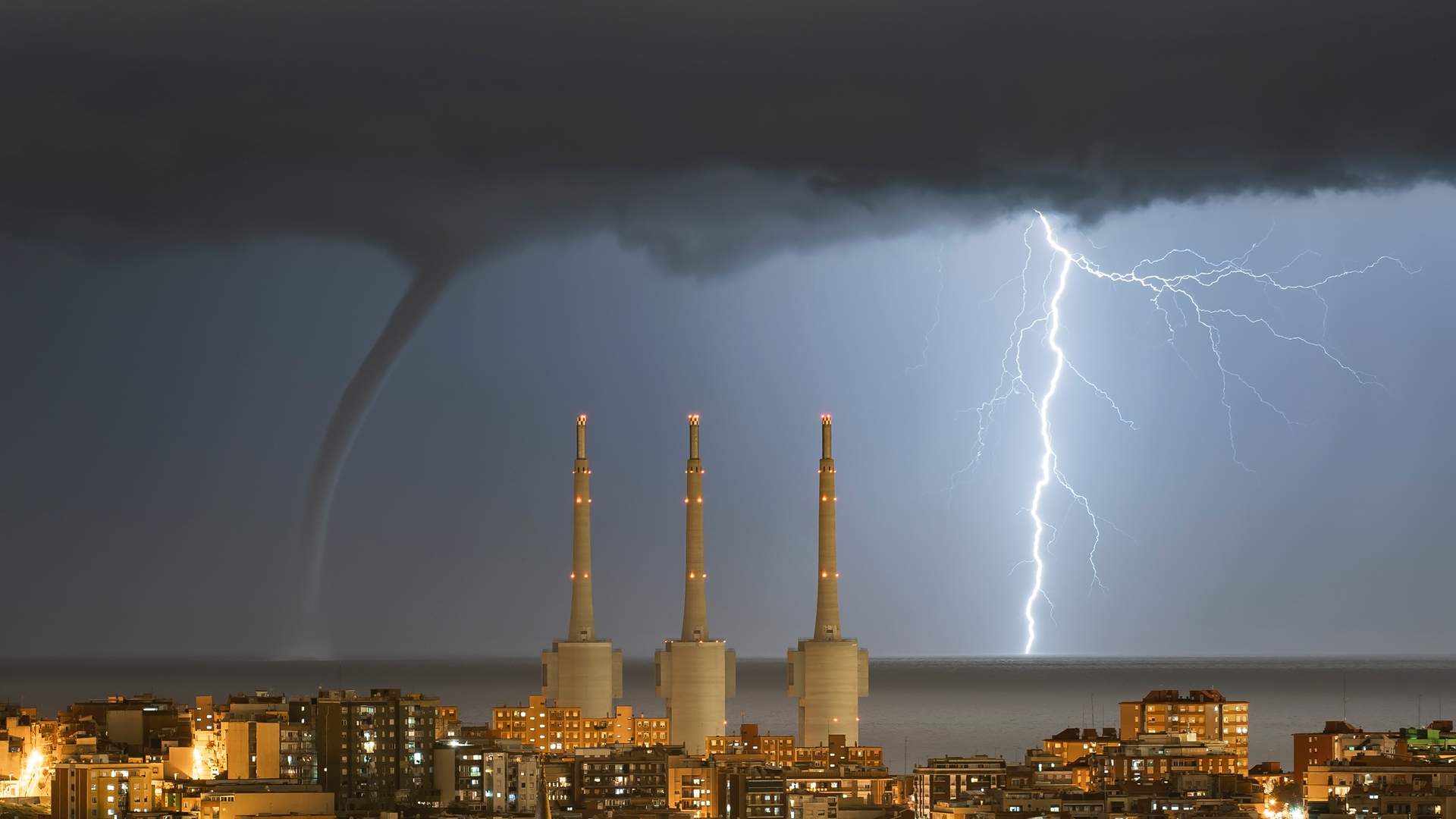 Catalunya en alerta per una gota freda perillosa amb aiguats, tempestes i inundacions