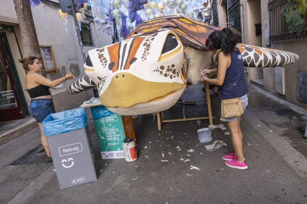 Preparació festes de gràcia 2024 carrer tordera / Foto: Carlos Baglietto