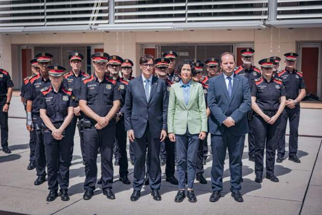 Salvador Illa, president, i Núria Parlon, consellera Interior, amb Mossos Esquadra / Departament d'Interior