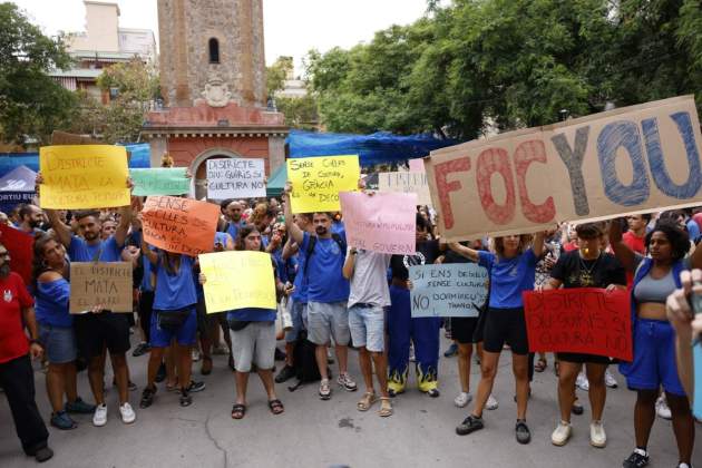 Protestes placa Vila, Festes de Gracia, pregó alternatiu / Carlos Baglietto