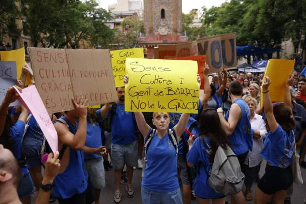 Protestas plça villa gracia ruego fiesta mayor / Carlos Baglietto