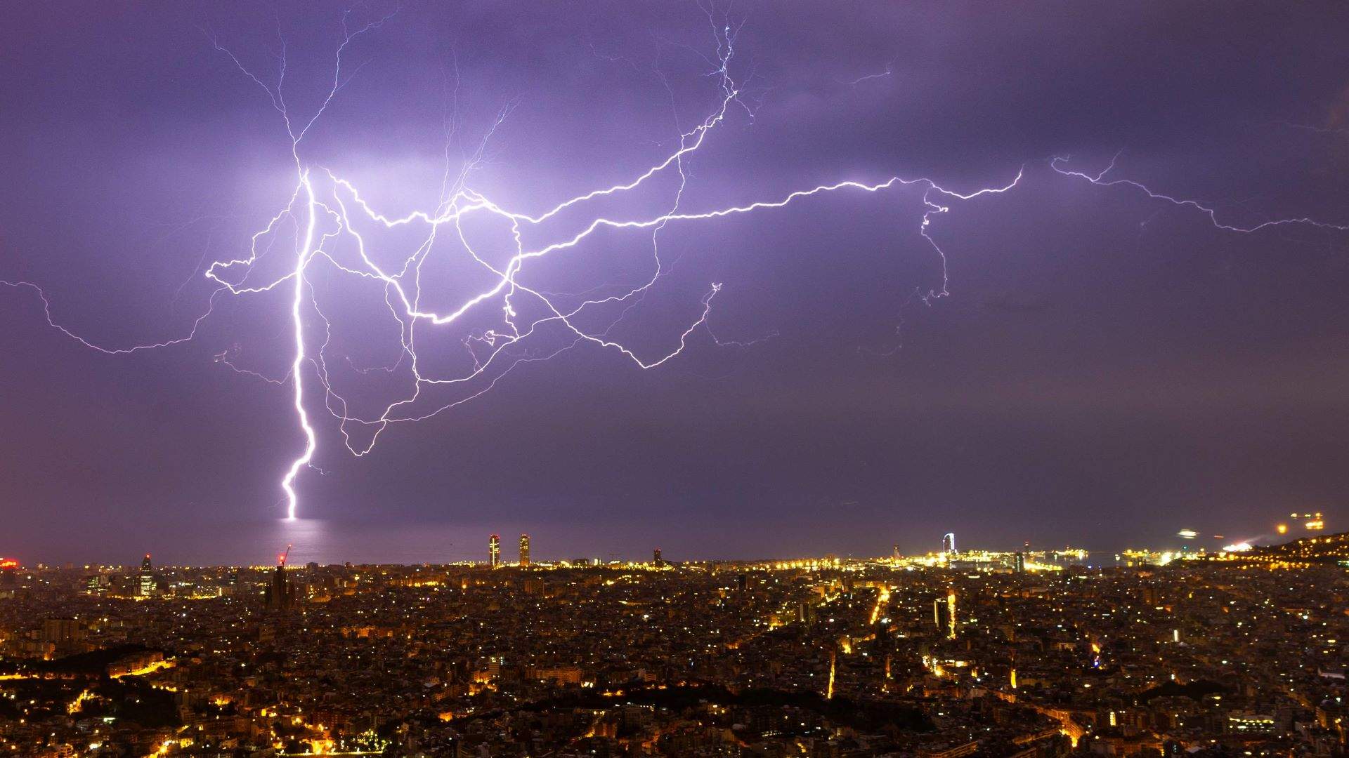 DANA destructiva en el Mediterráneo: lluvias torrenciales y fuerte viento y oleaje