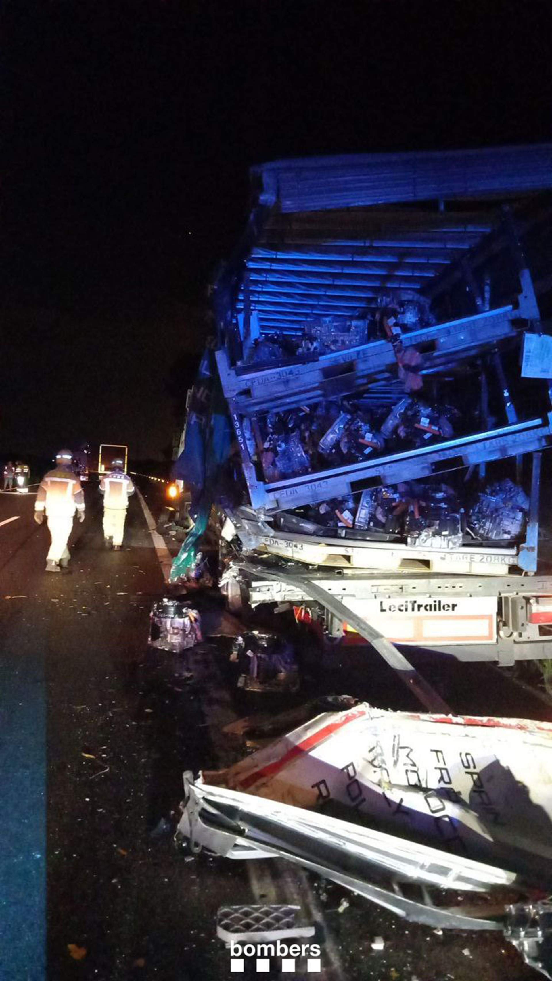 Cortada la AP-7 en Cambrils por un accidente entre dos camiones