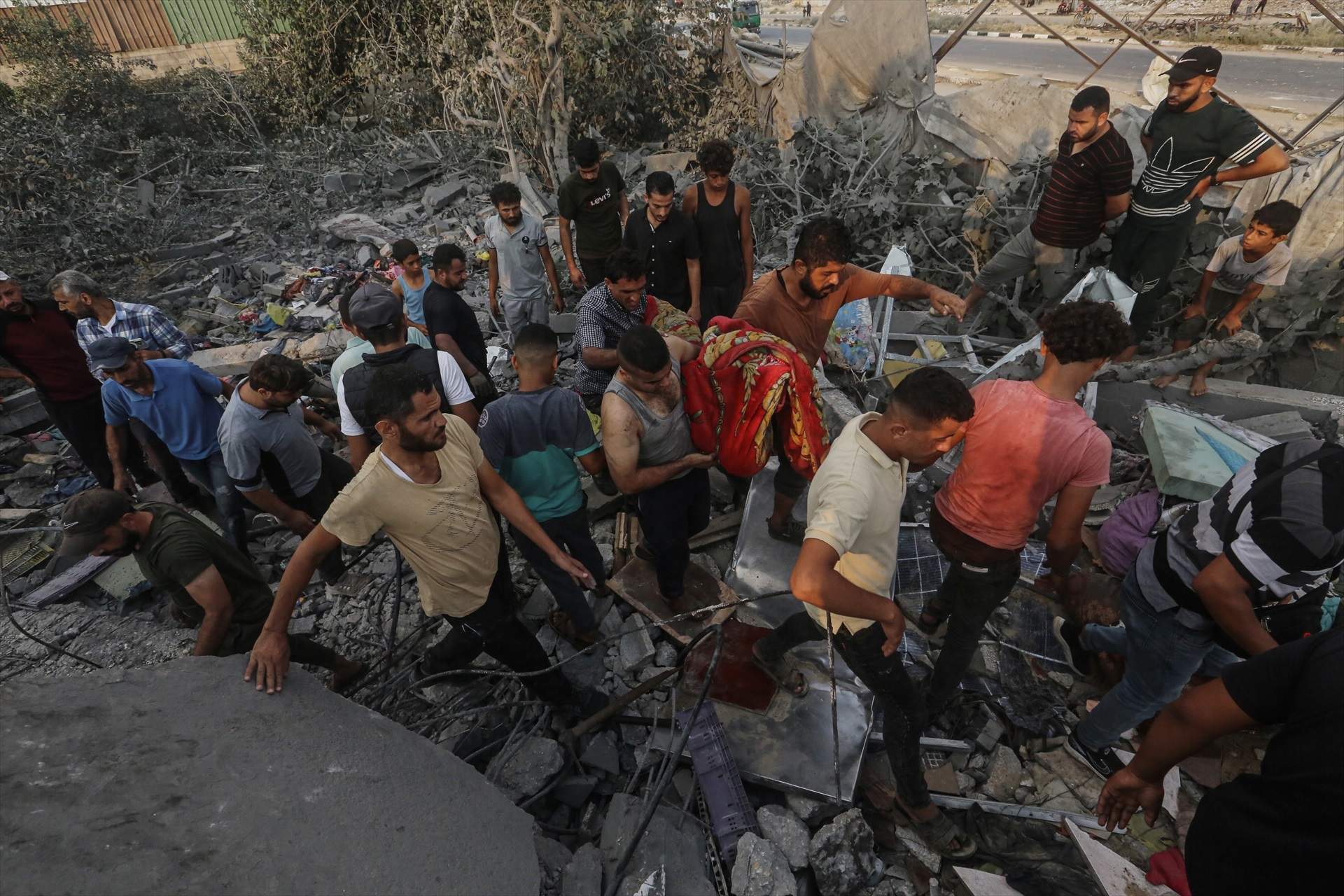 Un ataque israelí en Líbano causa diez muertos y un bombardeo en Gaza mata 15 miembros de una familia