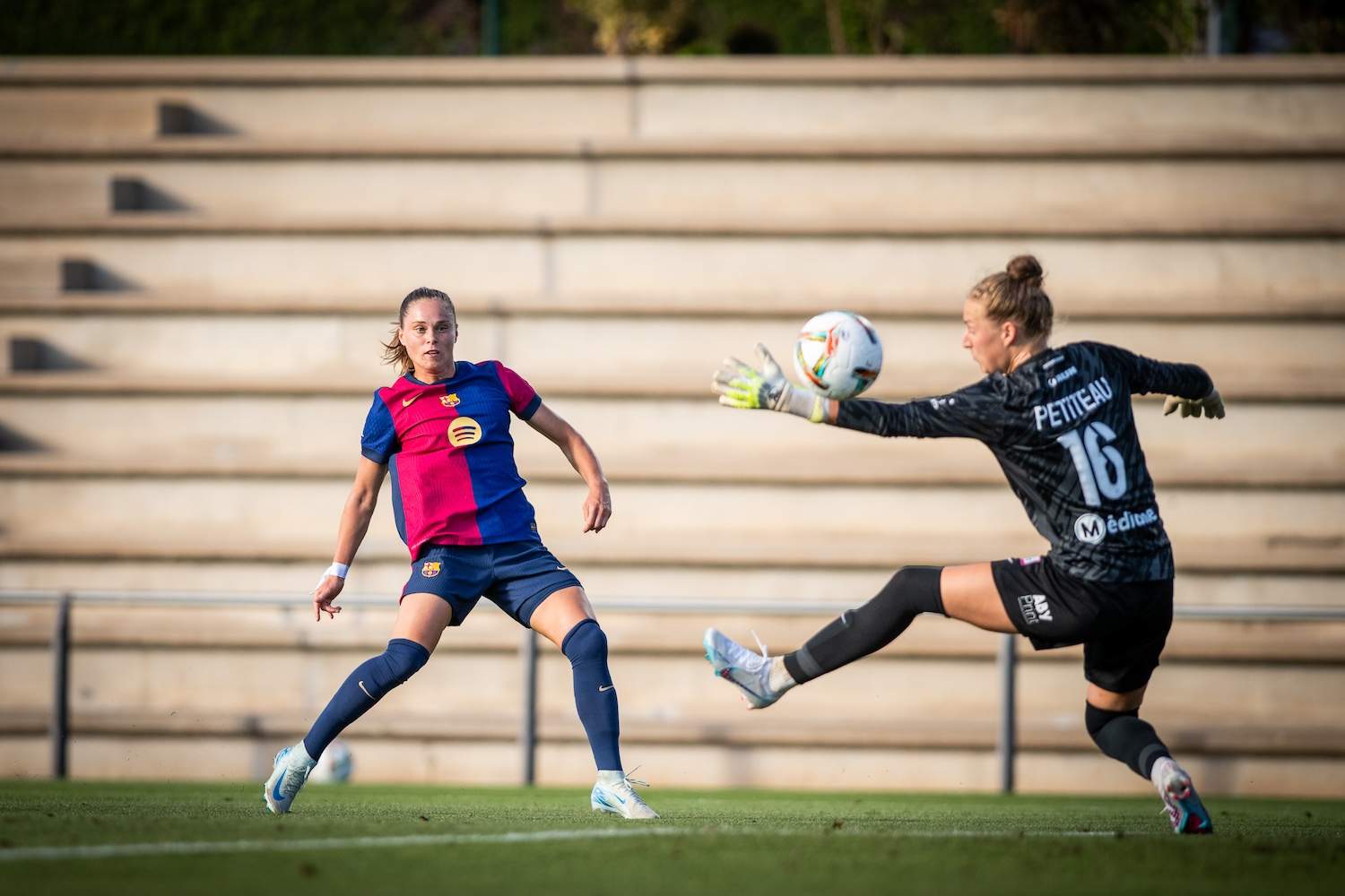 El Barça femení posa la directa a la pretemporada amb una golejada contra el Montpeller (5-0)