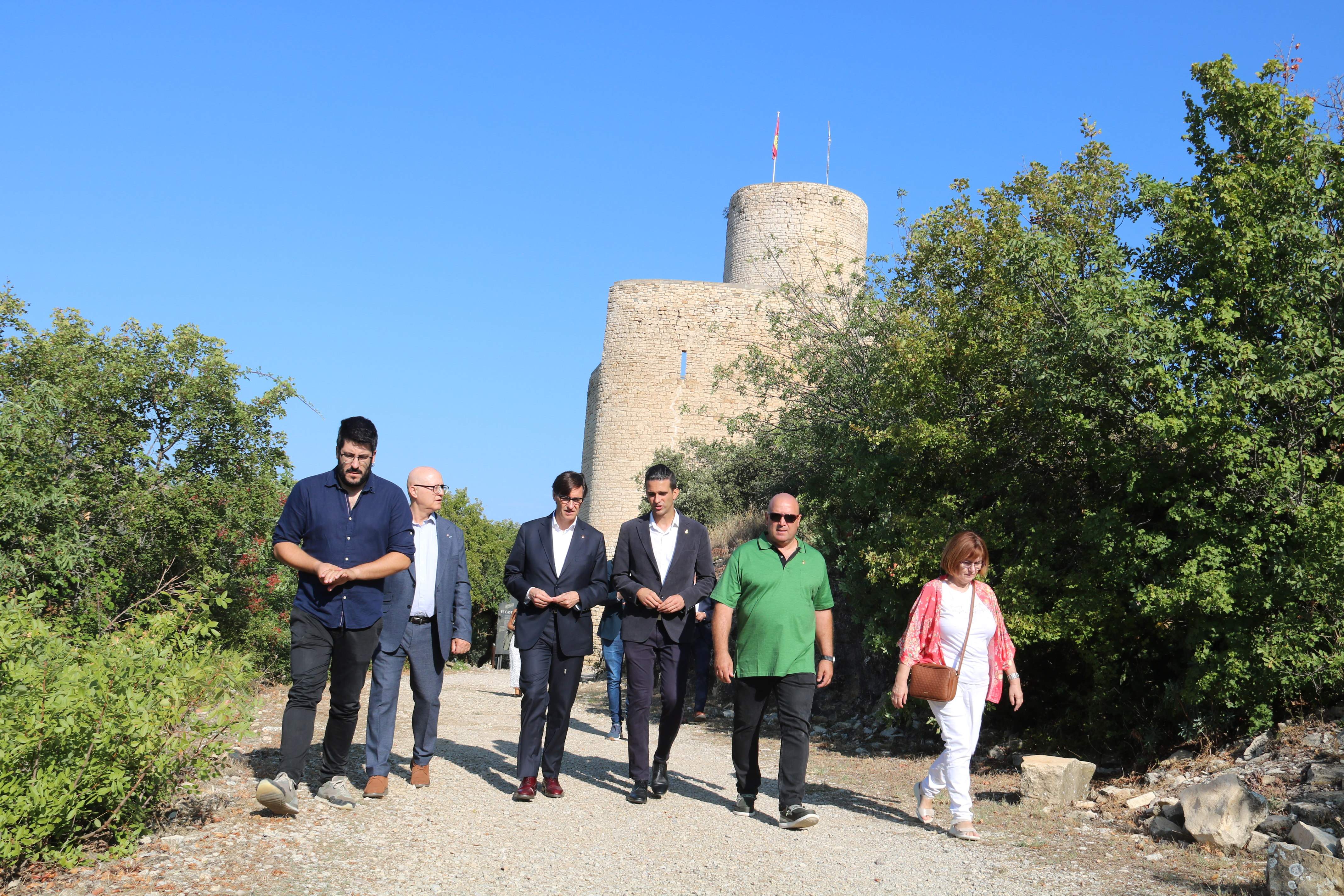 Illa tria Castell de Mur, poble de menys de 180 habitants i sense cap regidor del PSC, per a la primera visita