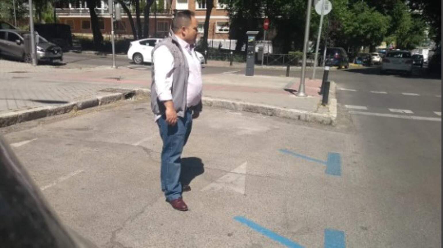 El reglament de circulació ho deixa molt clar: cap vianant no pot reservar una plaça d'aparcament