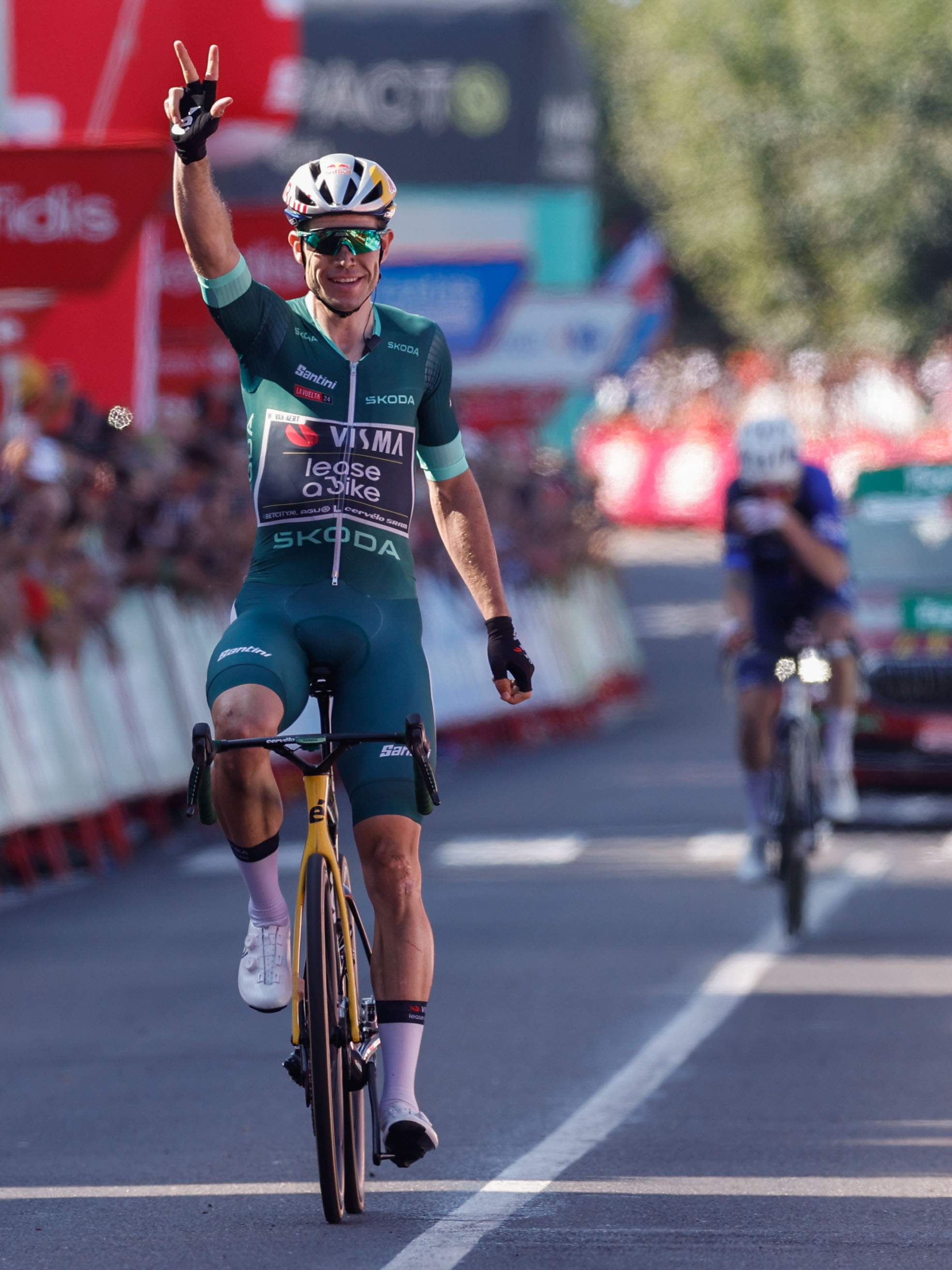 Van Aert gana la décima etapa de La Vuelta para conseguir su 3r triunfo