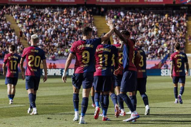 Lewandowski y Lamine Yamal celebran un gol del Barça / Foto: Europa Press