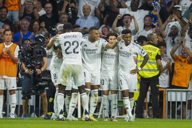 El Real Madrid celebra el gol de Mbappé / Foto: EFE