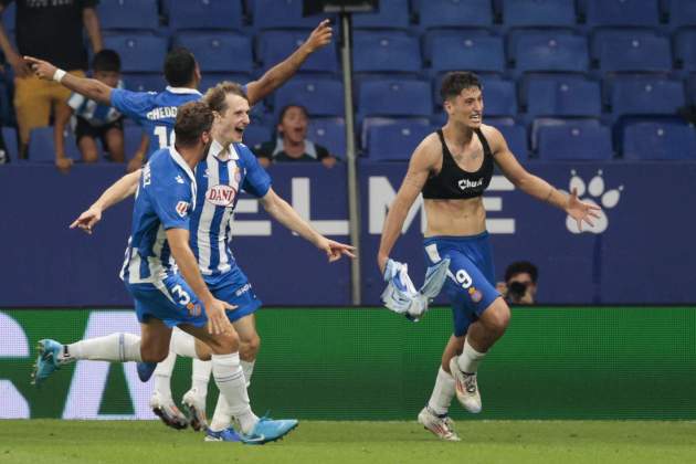 Veliz celebra su gol con el Espanyol frente al Rayo Vallecano / Foto: EFE