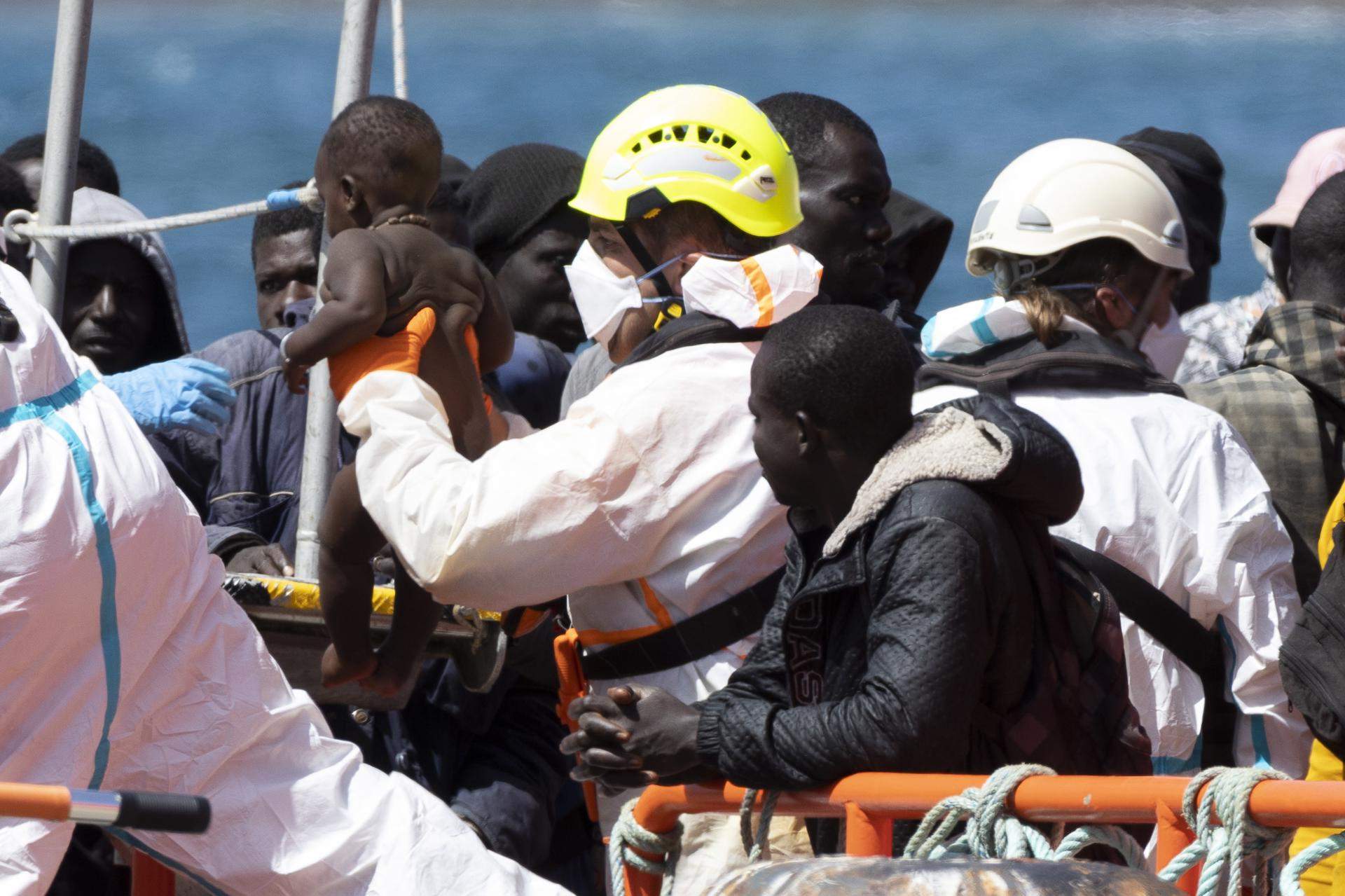 Ultimàtum del president de les Canàries a Pedro Sánchez pel seu "abandonament" per la immigració