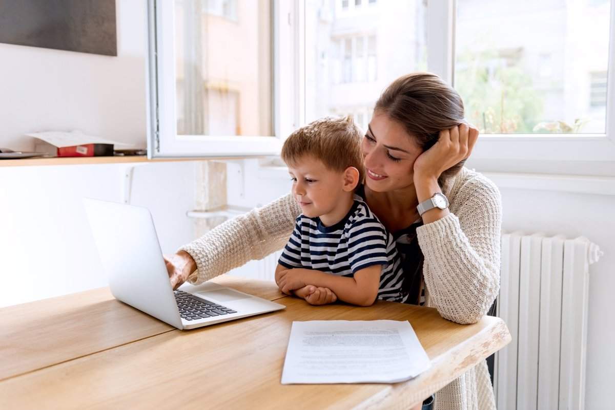 Con los móviles y las tablets no basta: hay que familiarizar a los pequeños con el PC