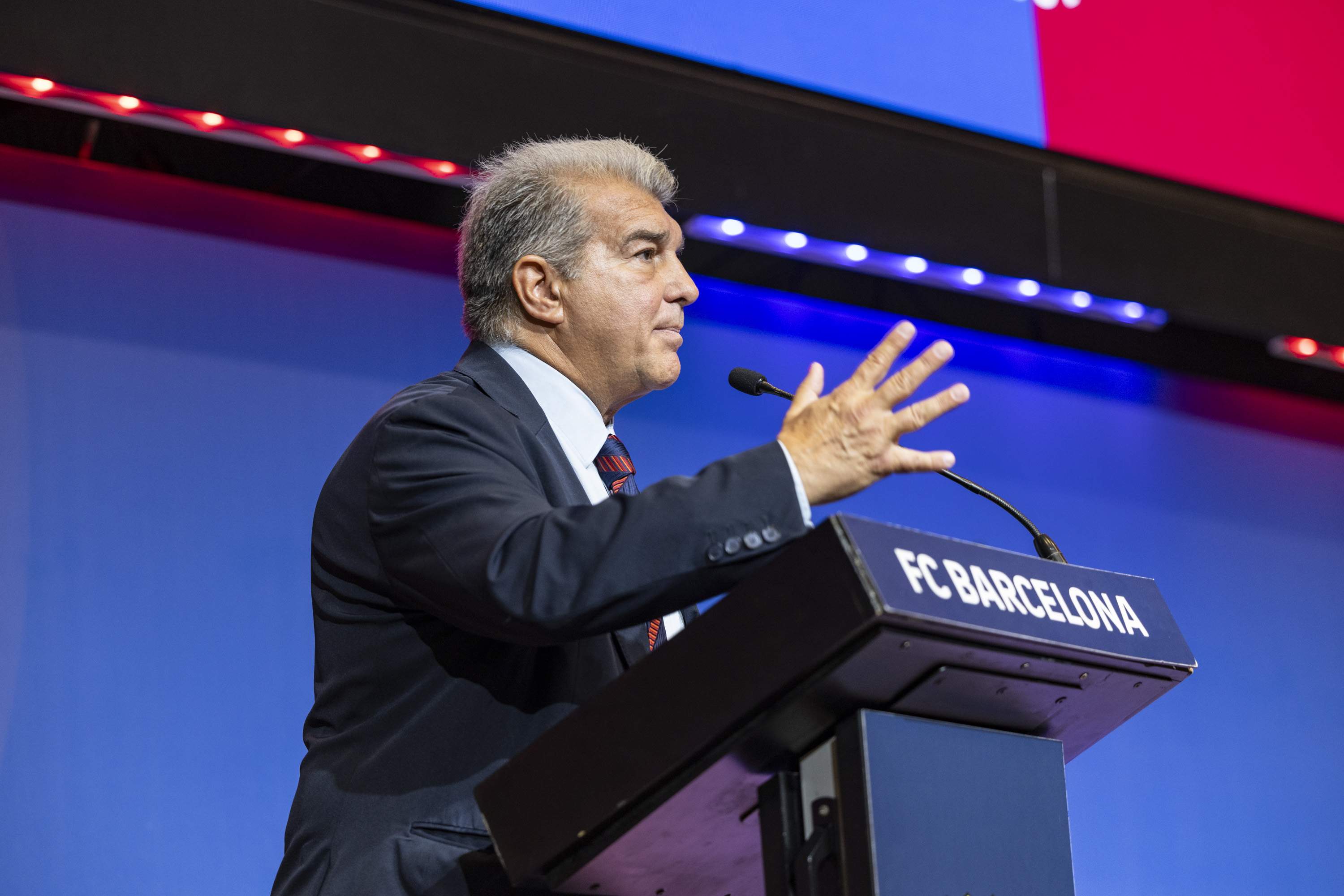 Joan Laporta vol als dos, Nike i tres vendes per a dos fitxatges galàctics en el Barça