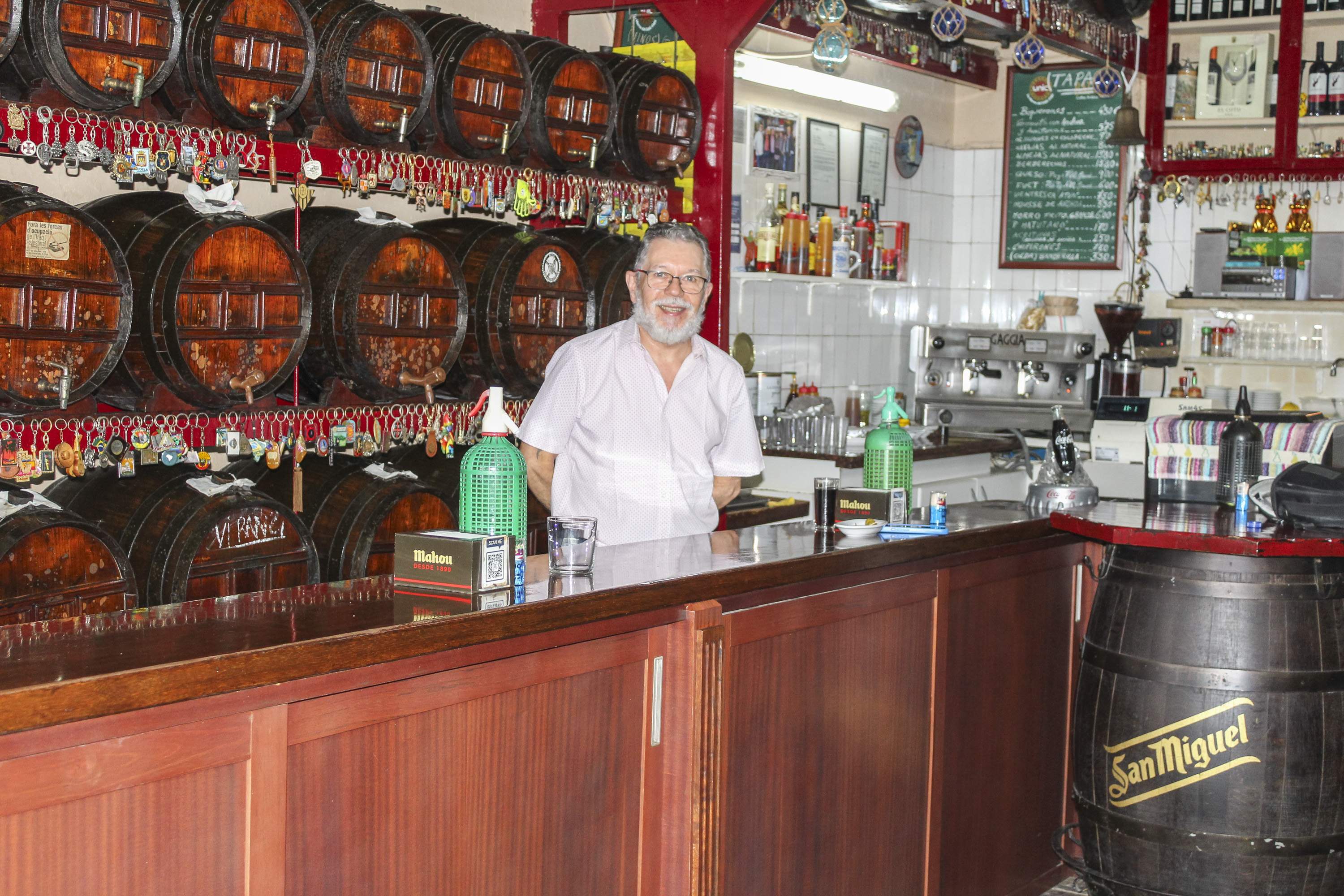 La bodega del Poble Nou con un excelente ambiente de barrio y unas anchoas apoteósicas