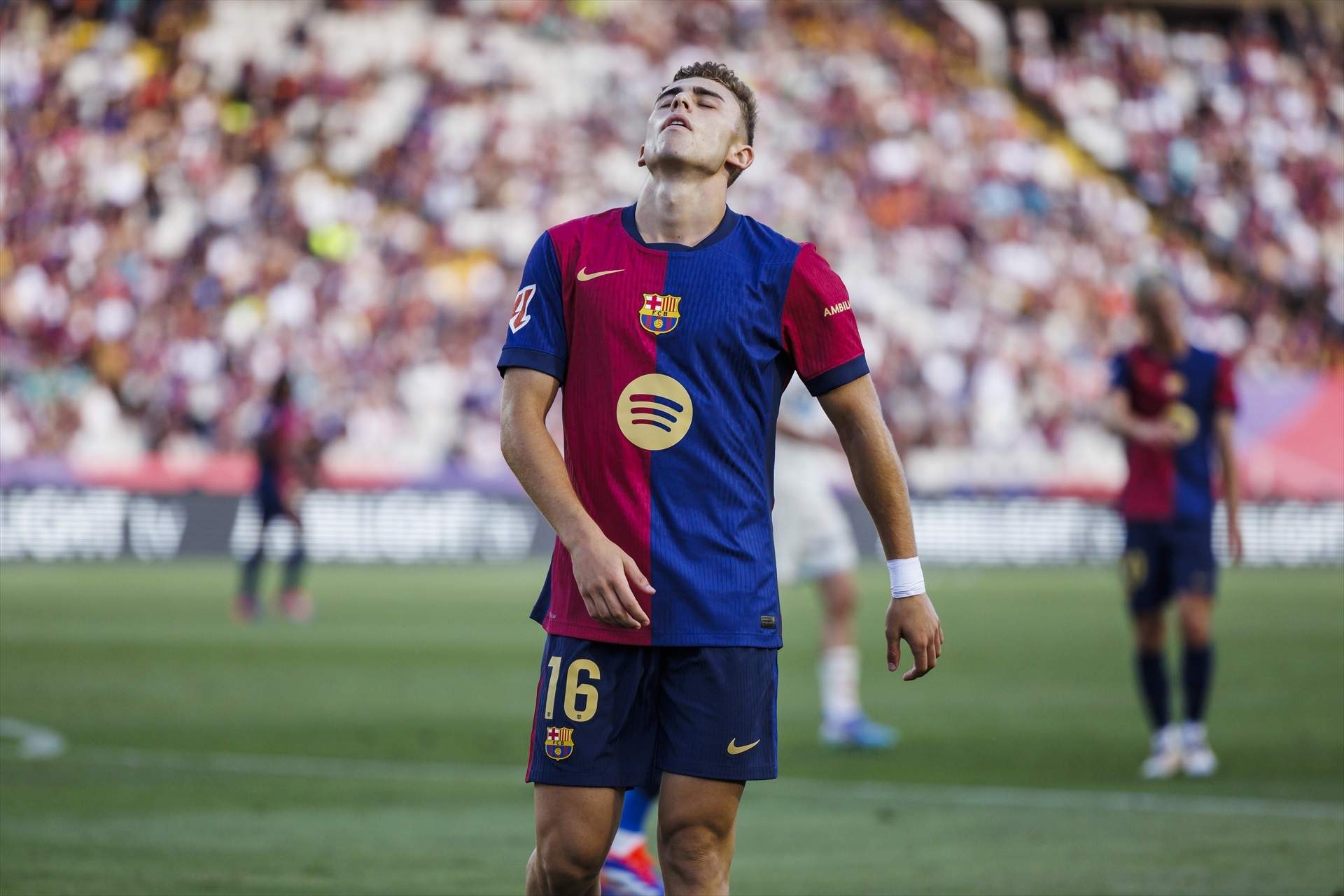 Fermín López es lamenta durant un partit del Barça / Foto: Europa Press