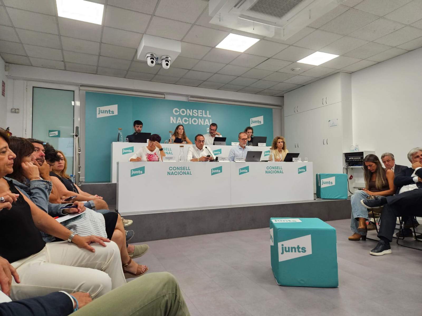 El consell nacional de Junts frena l'executiva i limita la participació de no militants al congrés del partit