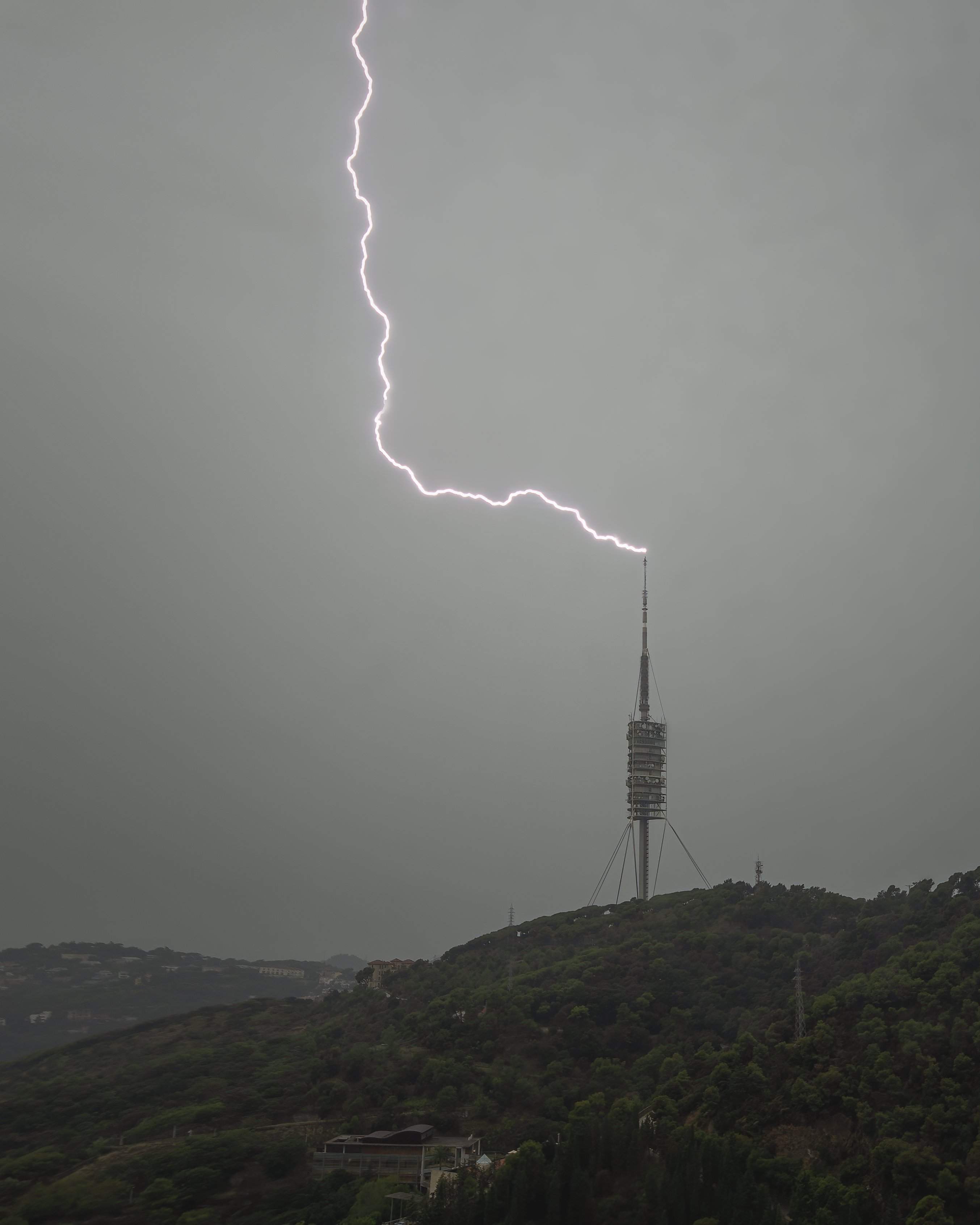 Nuevo cambio de tiempo en Catalunya con lluvias y frío: alerta por tormentas y granizadas