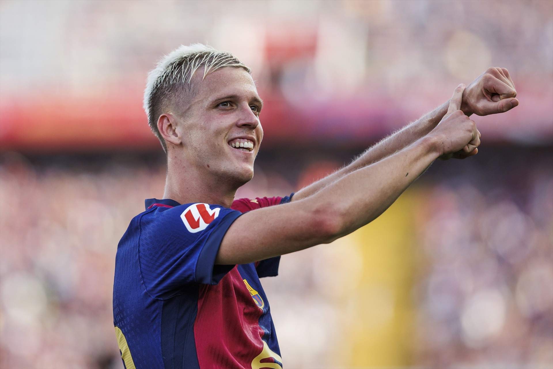 Dani Olmo celebra un gol con el Barça / Foto: EFE