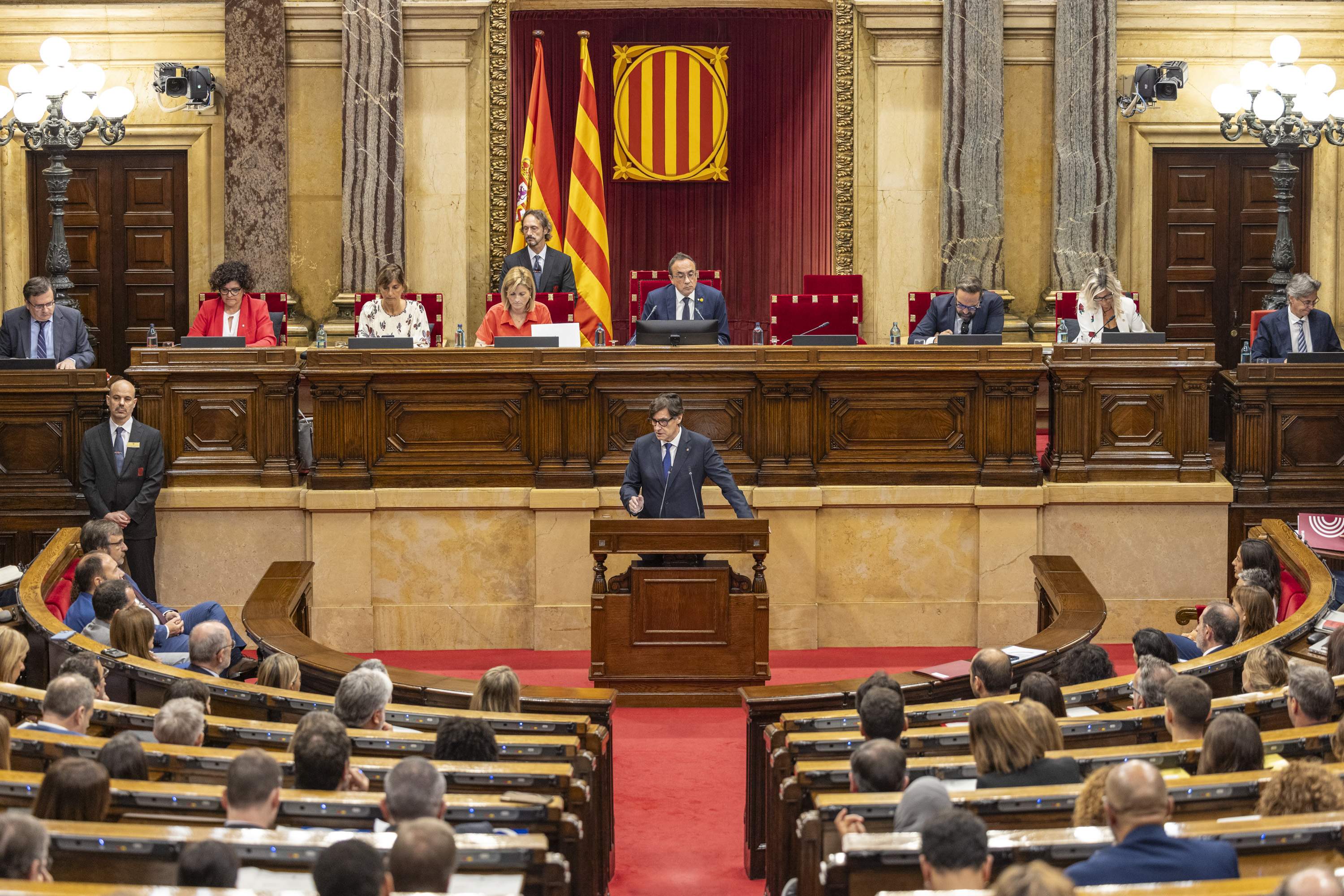 Junts tensa el debate con Illa mientras ERC y Comuns le avisan que no tiene mayoría para ampliar el aeropuerto