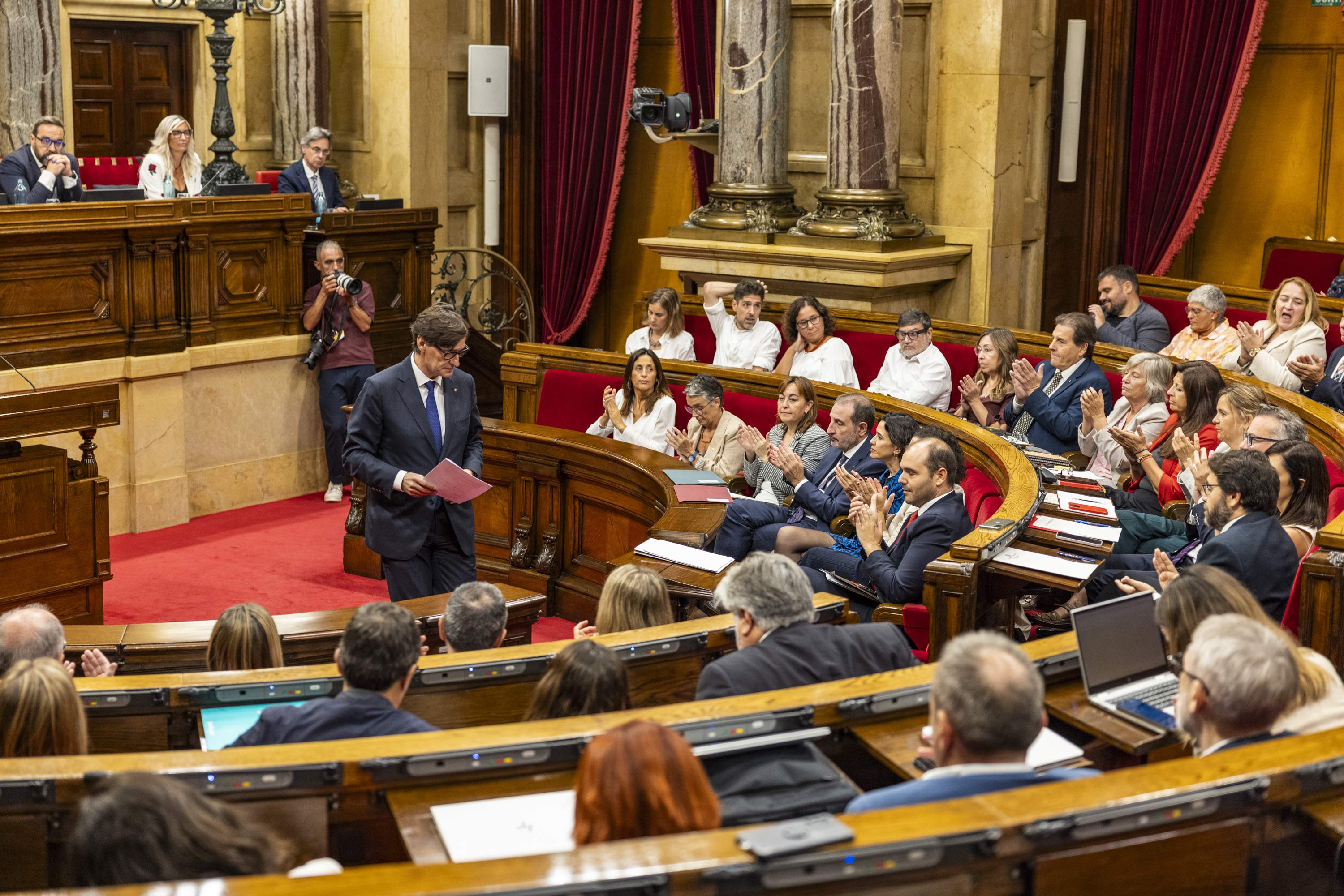 Los Comuns y PP fijan condiciones a Illa para los presupuestos: alquileres de temporada y el acuerdo con ERC