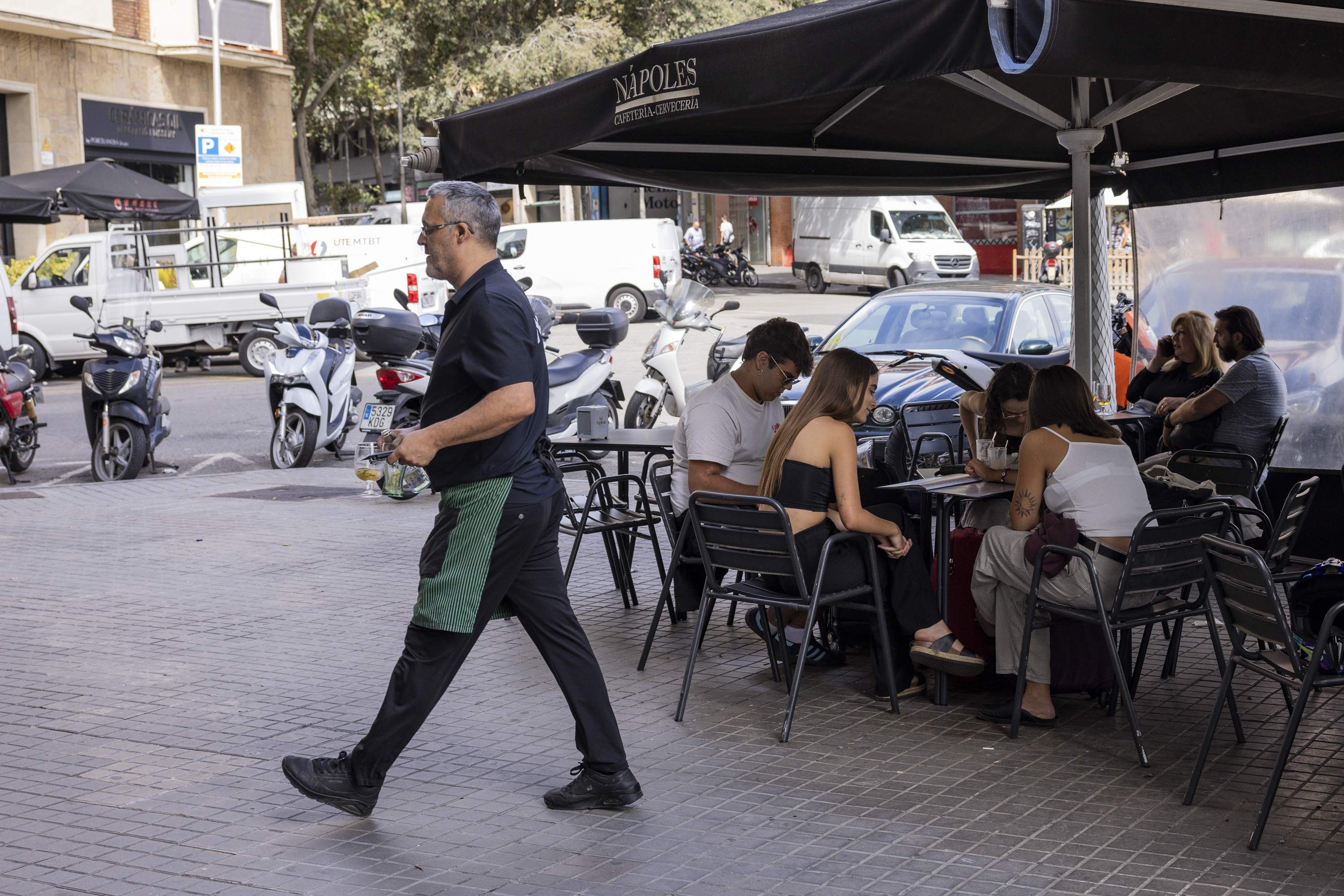 El Gremi de Restauración de Barcelona tilda de "pequeños dictadores" a los vecinos contrarios a las terrazas