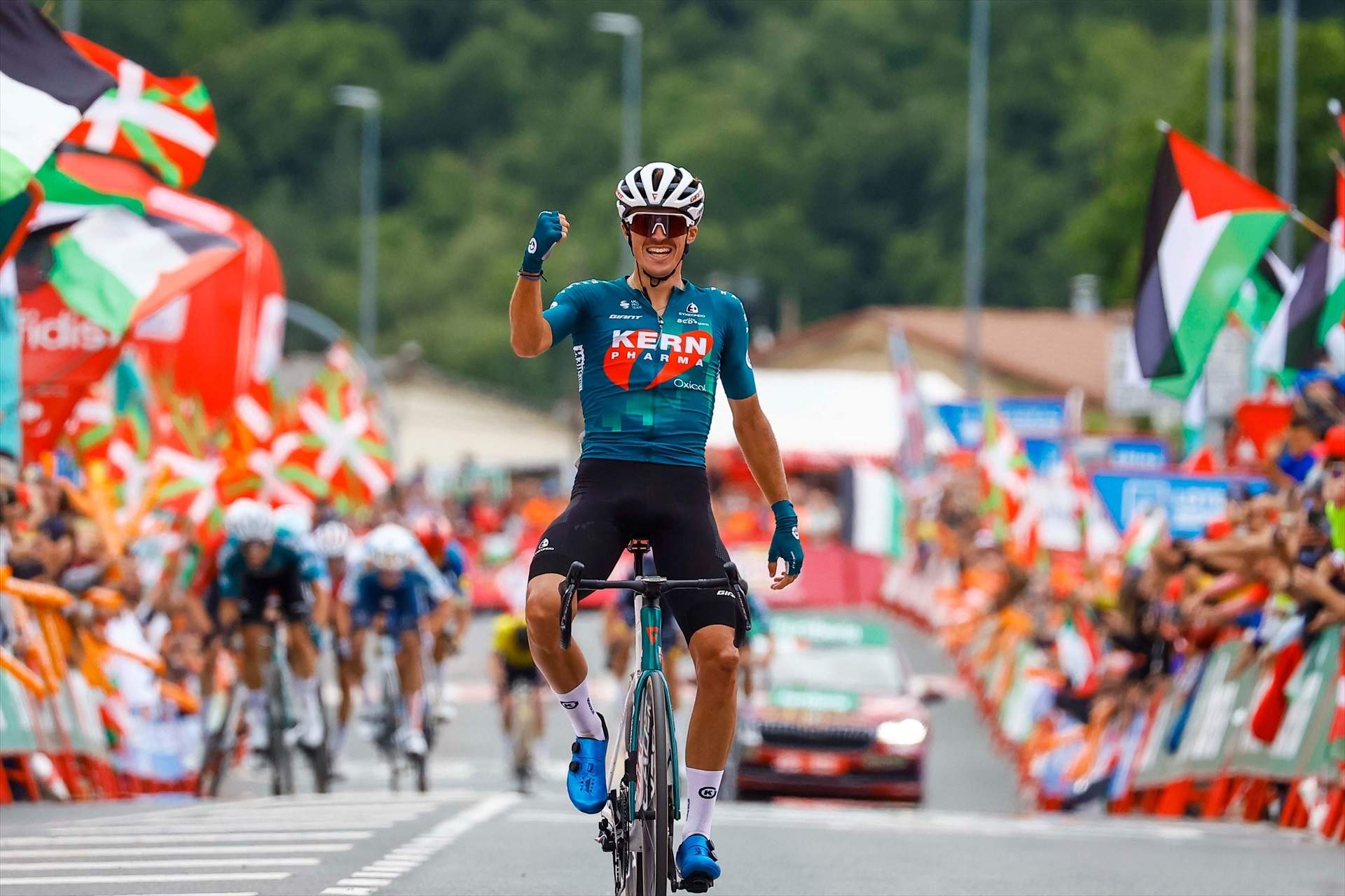 Urko Berrade s'exhibeix a la Vuelta a Espanya i Mikel Landa s'acomiada de la general