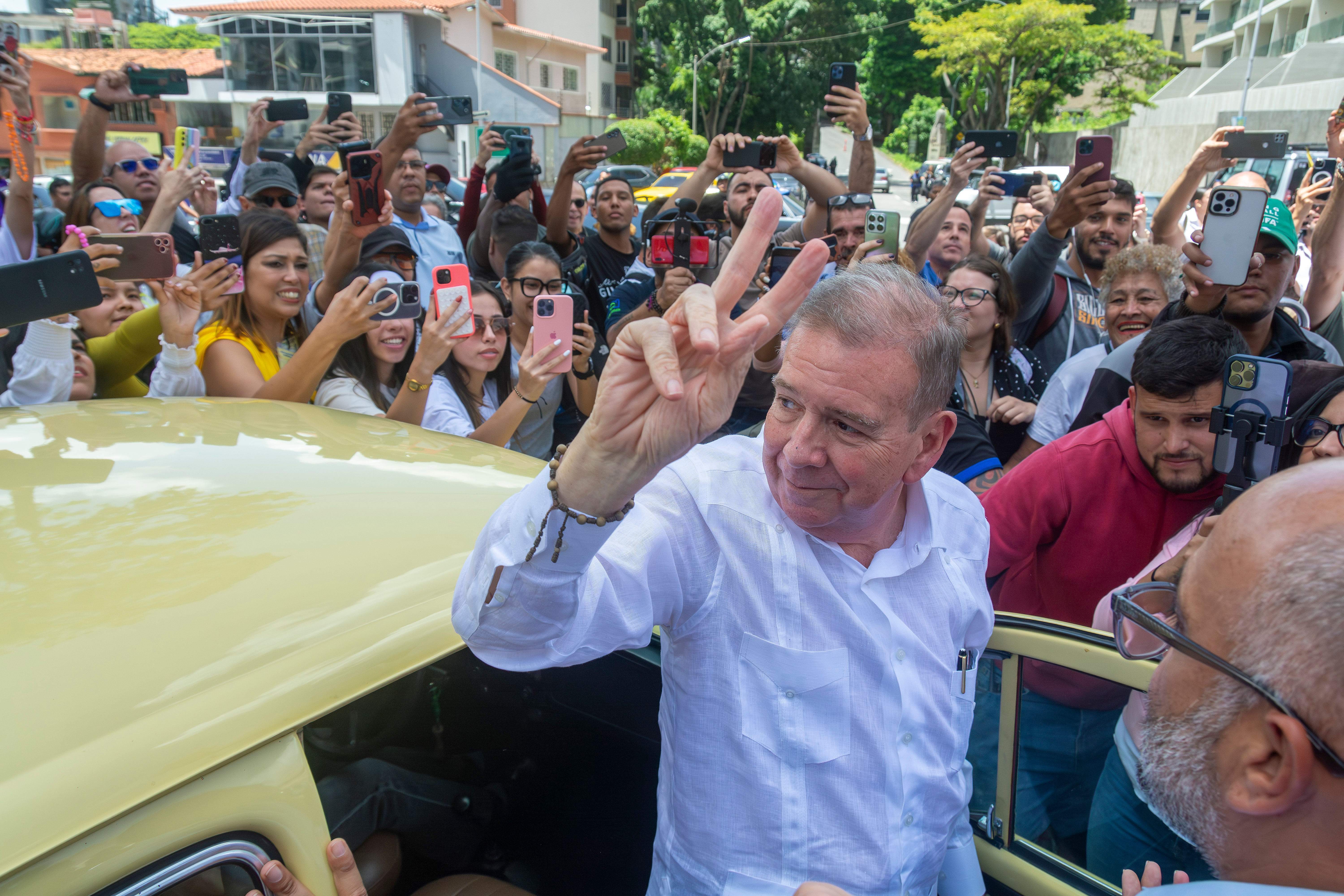 Edmundo González deja Venezuela y aterriza en España en condición de asilado político