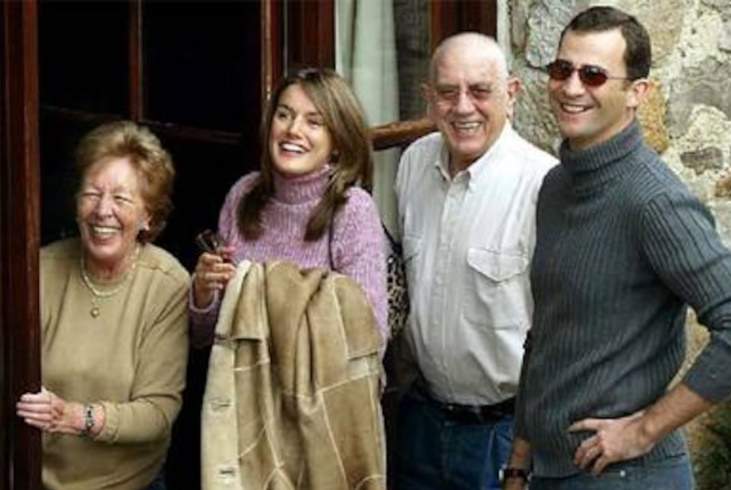 Los reyes con los abuelos paternos de Letizia, EFE